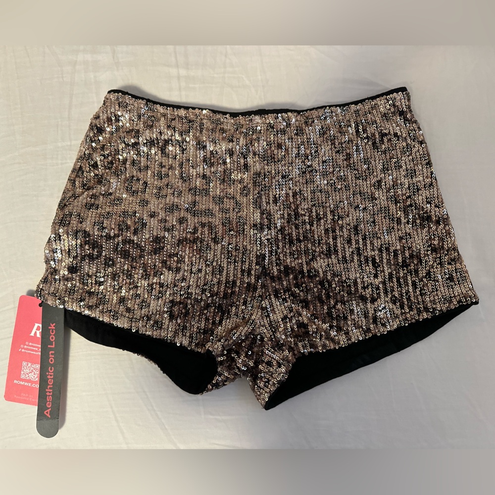 Leopard sequence, mini shorts